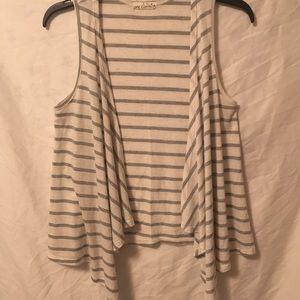 Sleeveless open vest